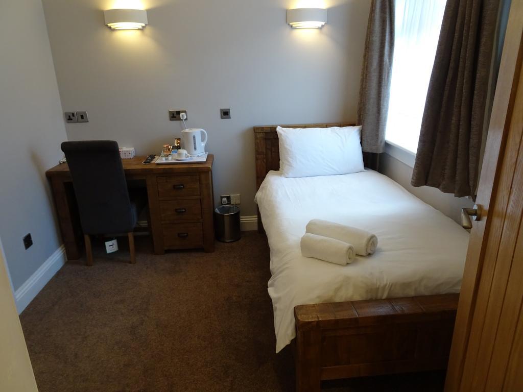Fernbank Hotel Basingstoke Kültér fotó