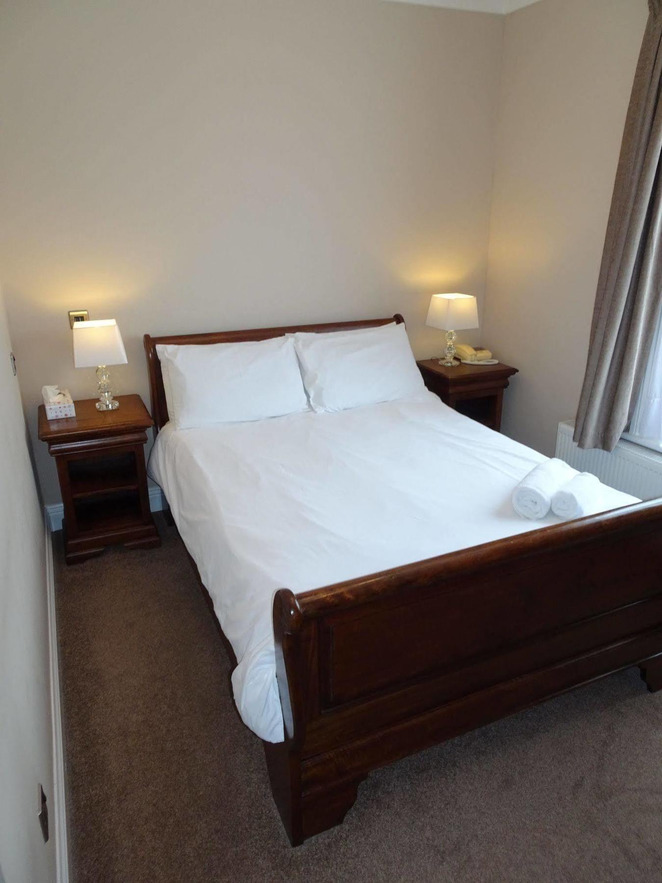 Fernbank Hotel Basingstoke Kültér fotó