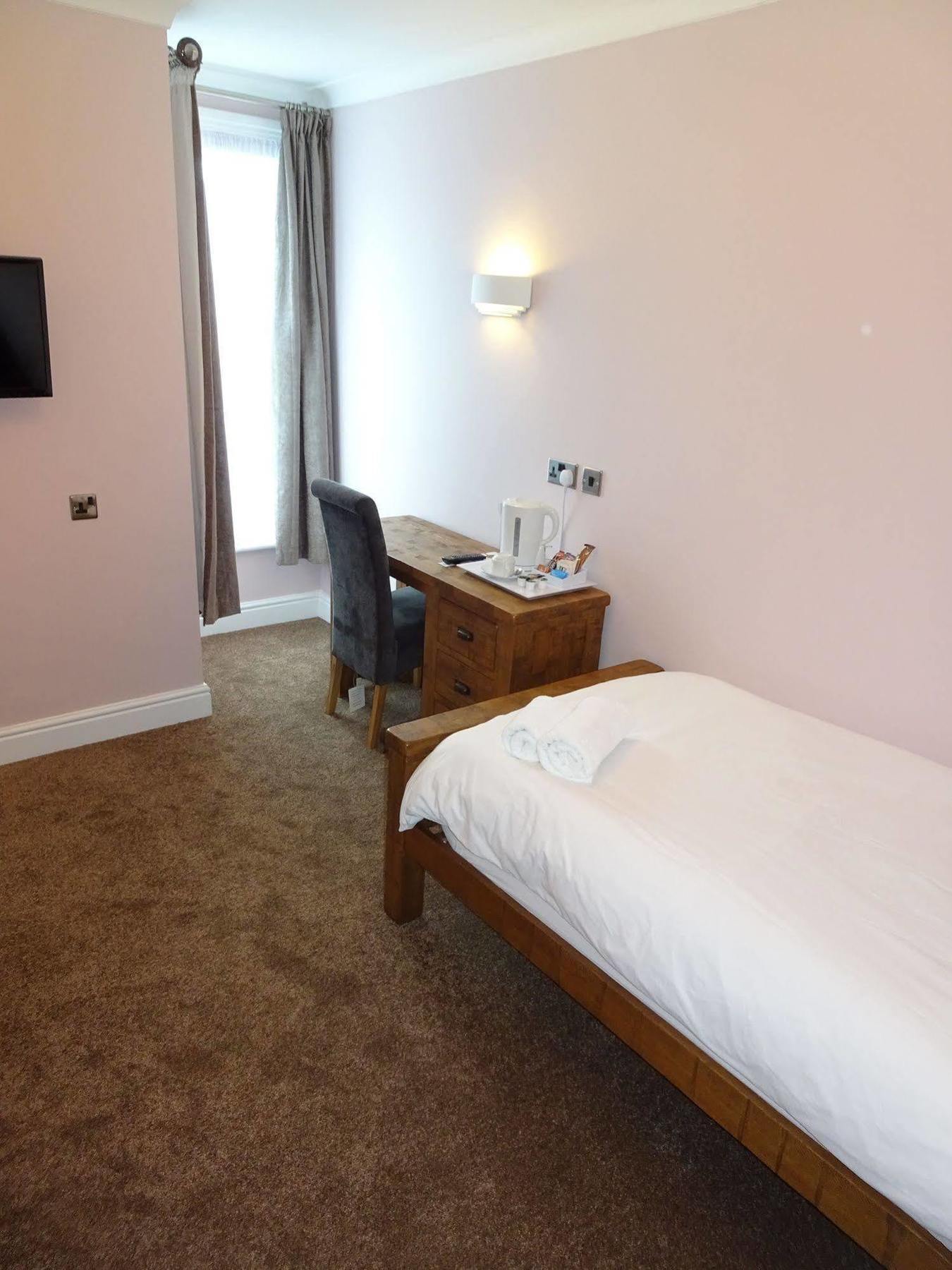 Fernbank Hotel Basingstoke Kültér fotó