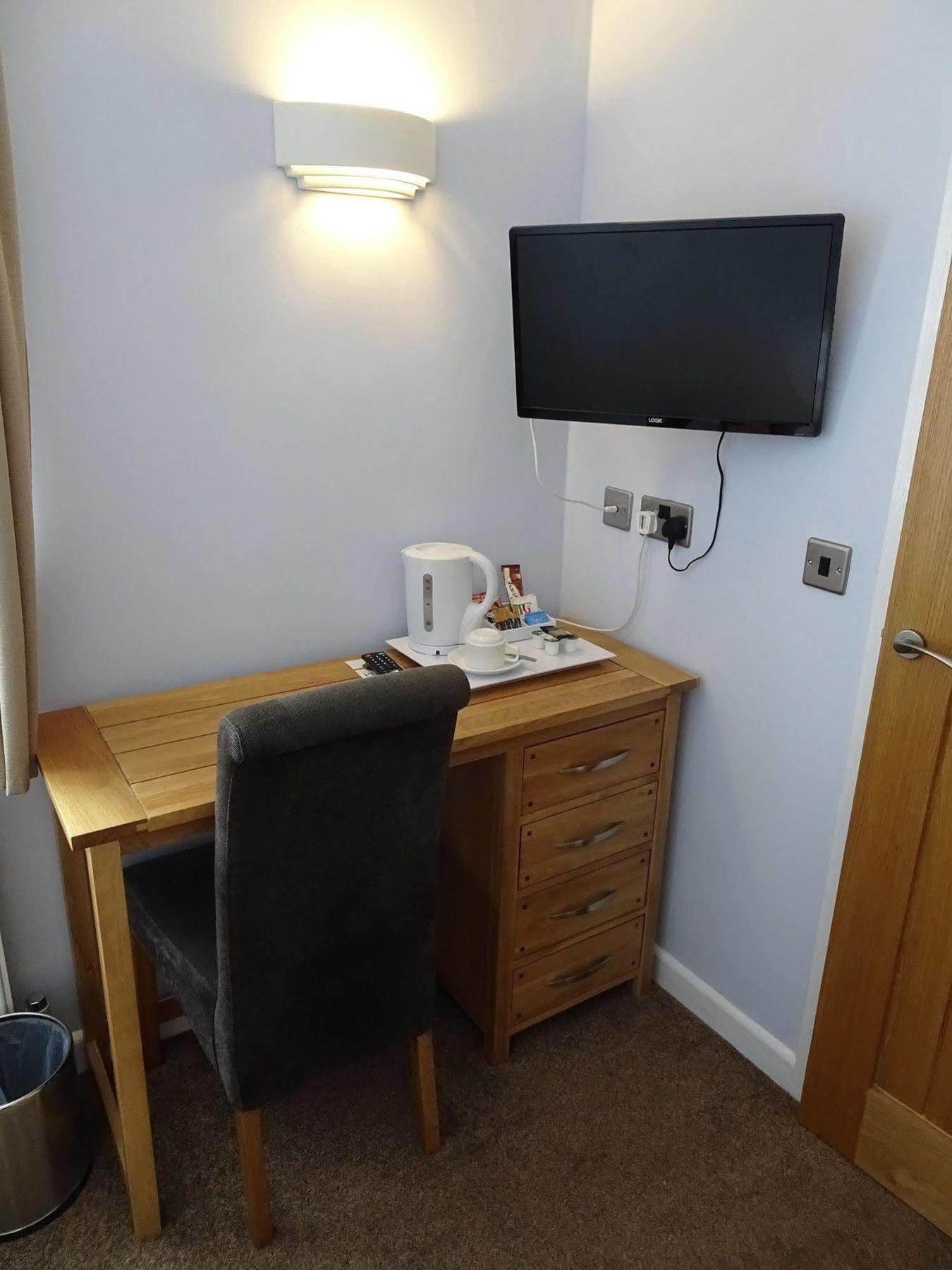Fernbank Hotel Basingstoke Kültér fotó