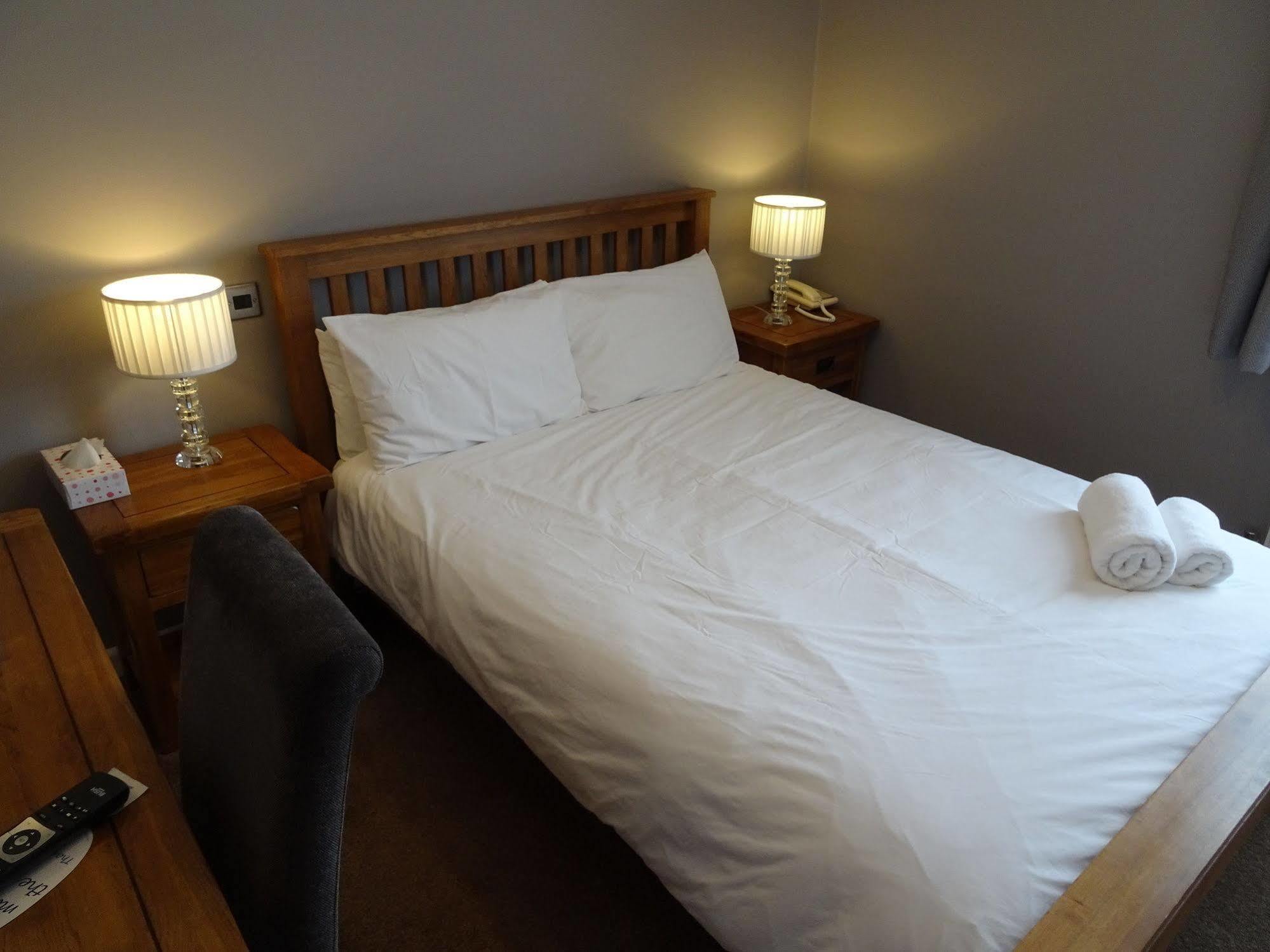 Fernbank Hotel Basingstoke Kültér fotó