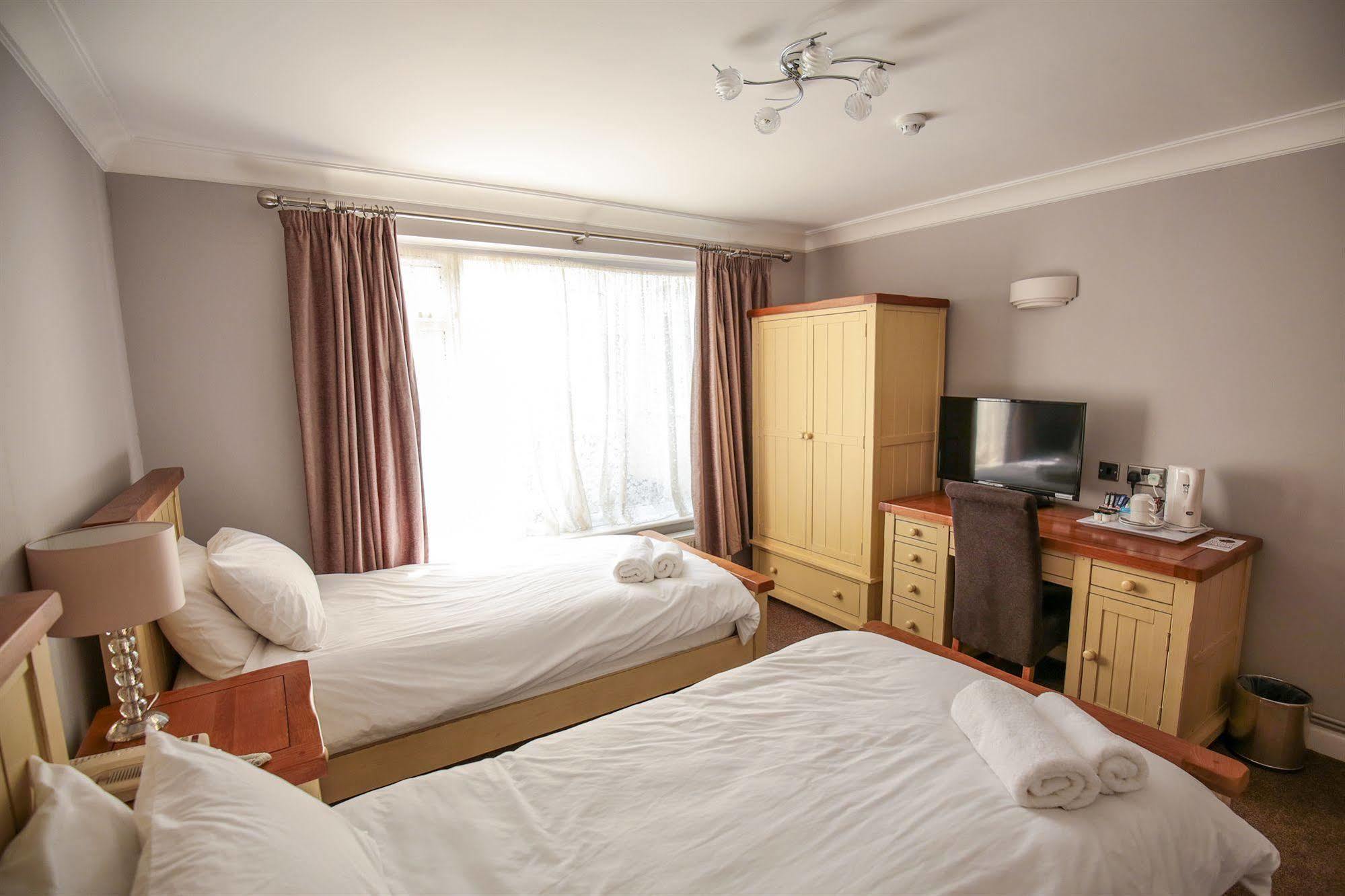 Fernbank Hotel Basingstoke Kültér fotó