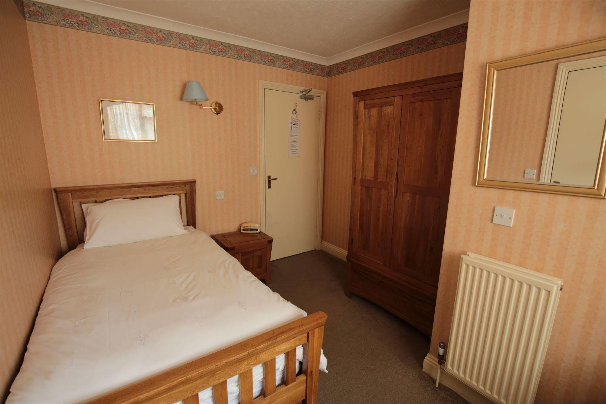 Fernbank Hotel Basingstoke Kültér fotó