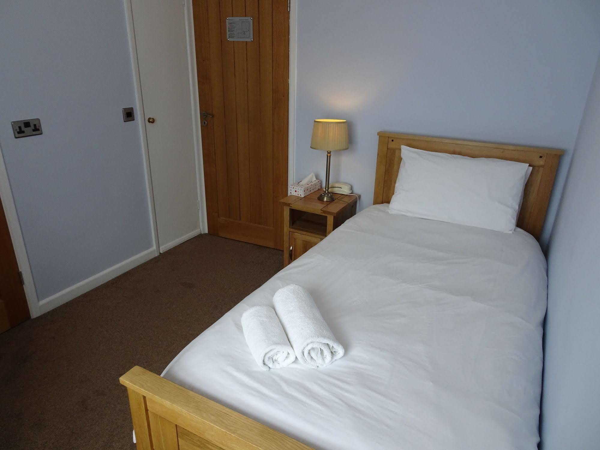 Fernbank Hotel Basingstoke Kültér fotó