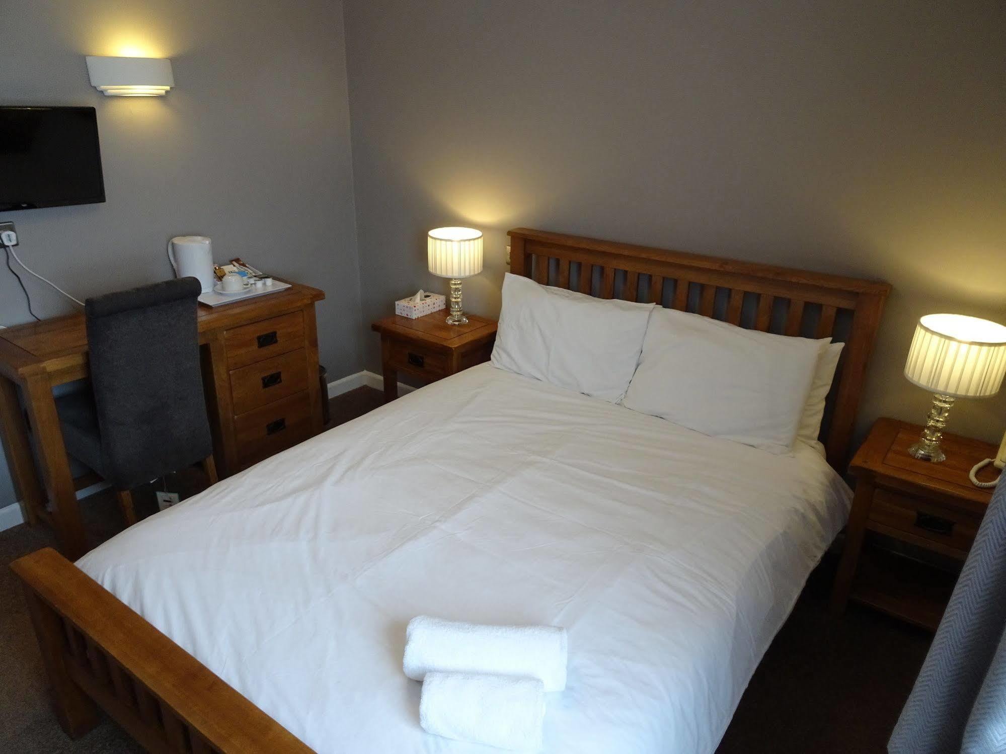 Fernbank Hotel Basingstoke Kültér fotó